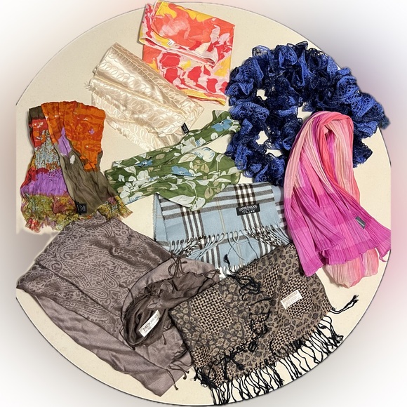 9️⃣Lot of 9 Random Scarves in Varying Colors/Sizes/Brands/Materials/Conditions - Picture 17 of 17